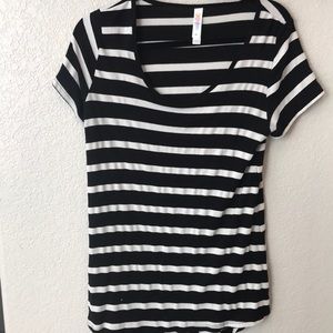 GUC XS STRIPED LULAROE CLASSIC TEE
